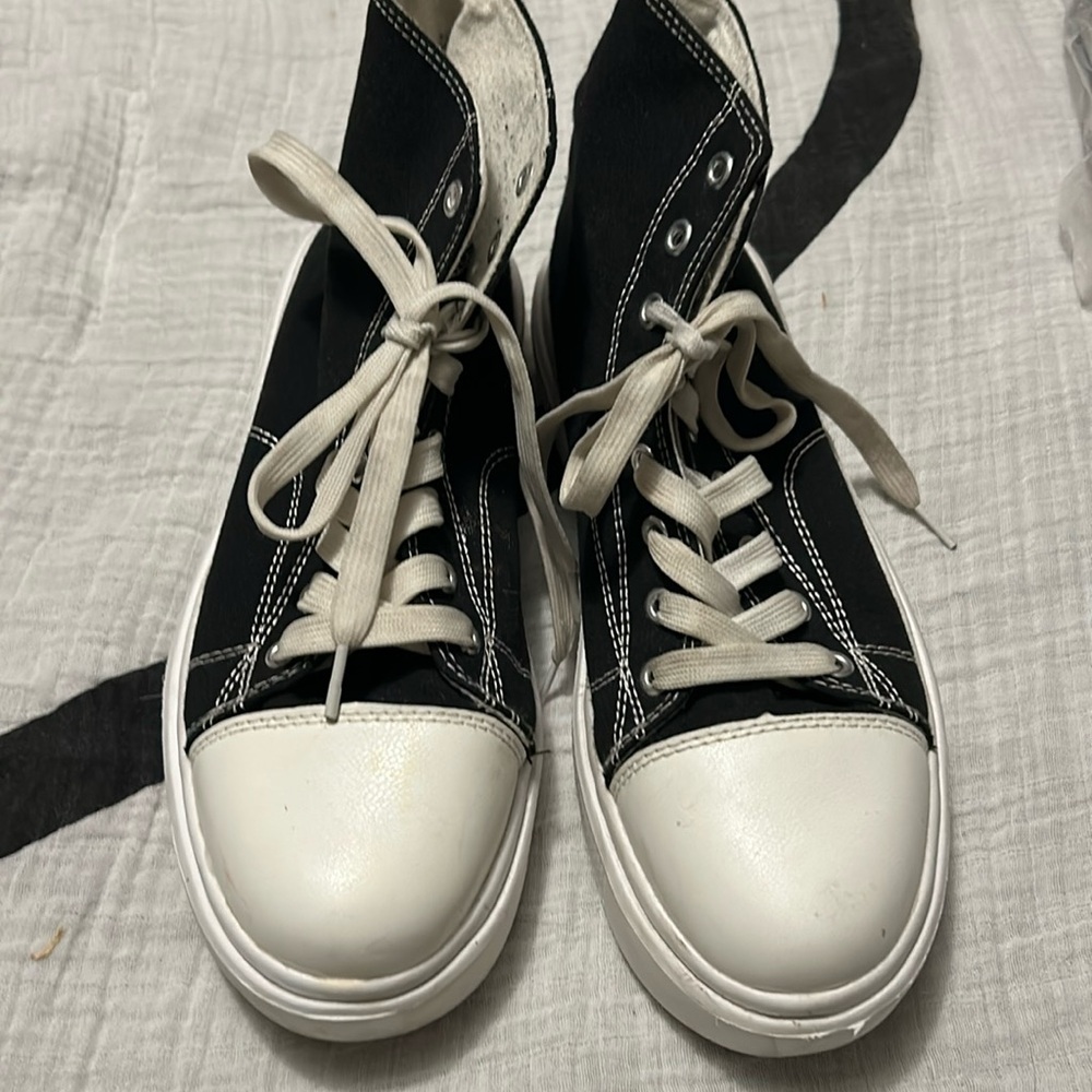 Black-and-white platform high top size 9
